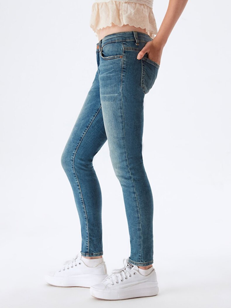 Mina Hosen