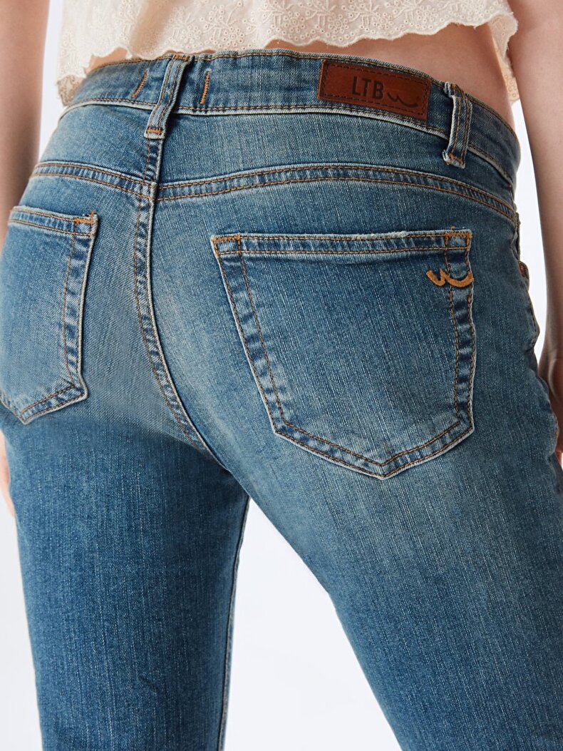 Mina Hosen