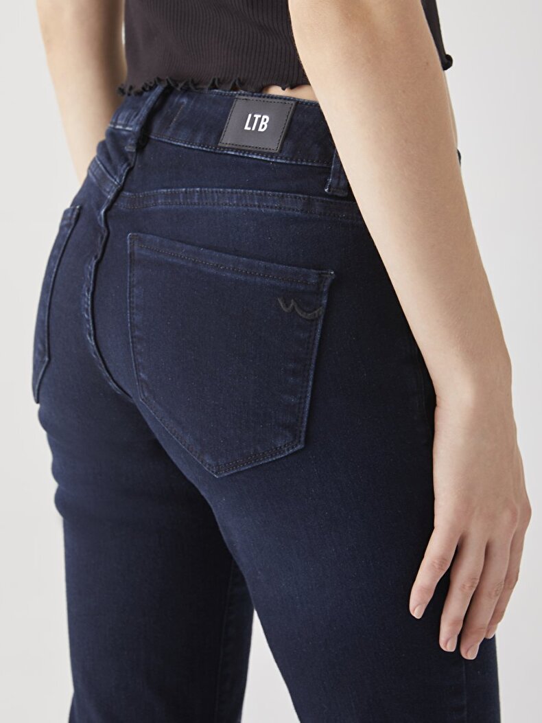 Nicole Orta Bel Jean Hosen