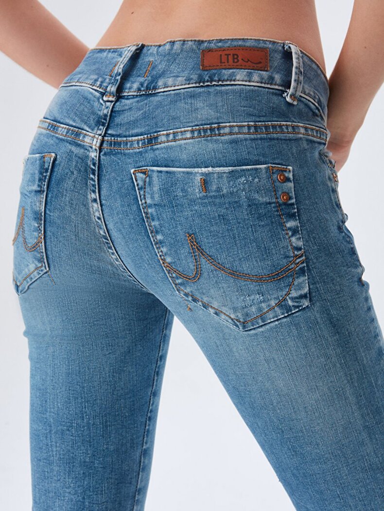Molly M Hosen