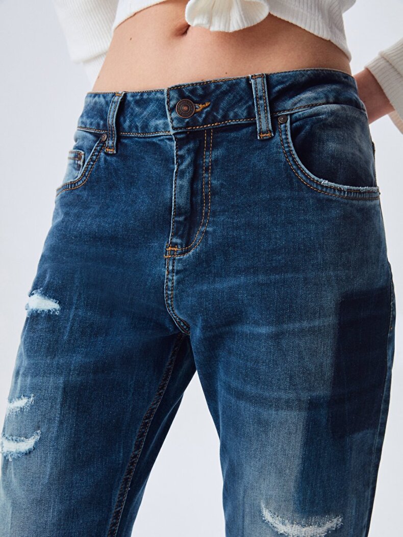 Mika C Hosen
