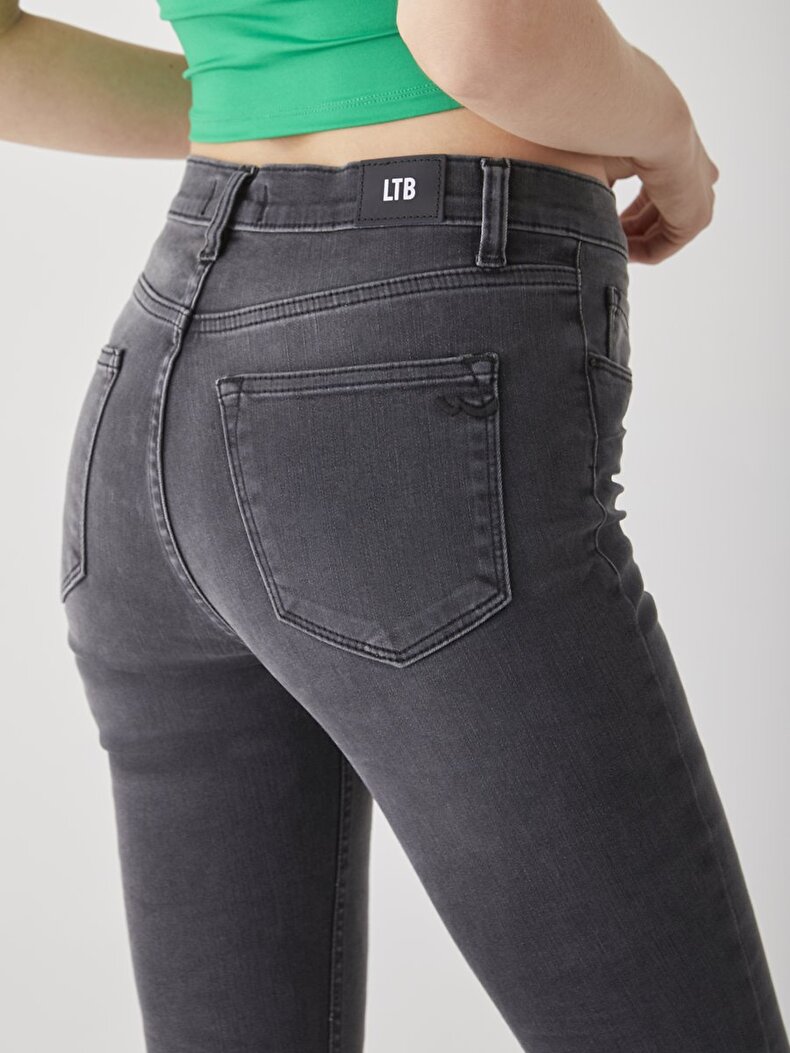 Amy X Hosen