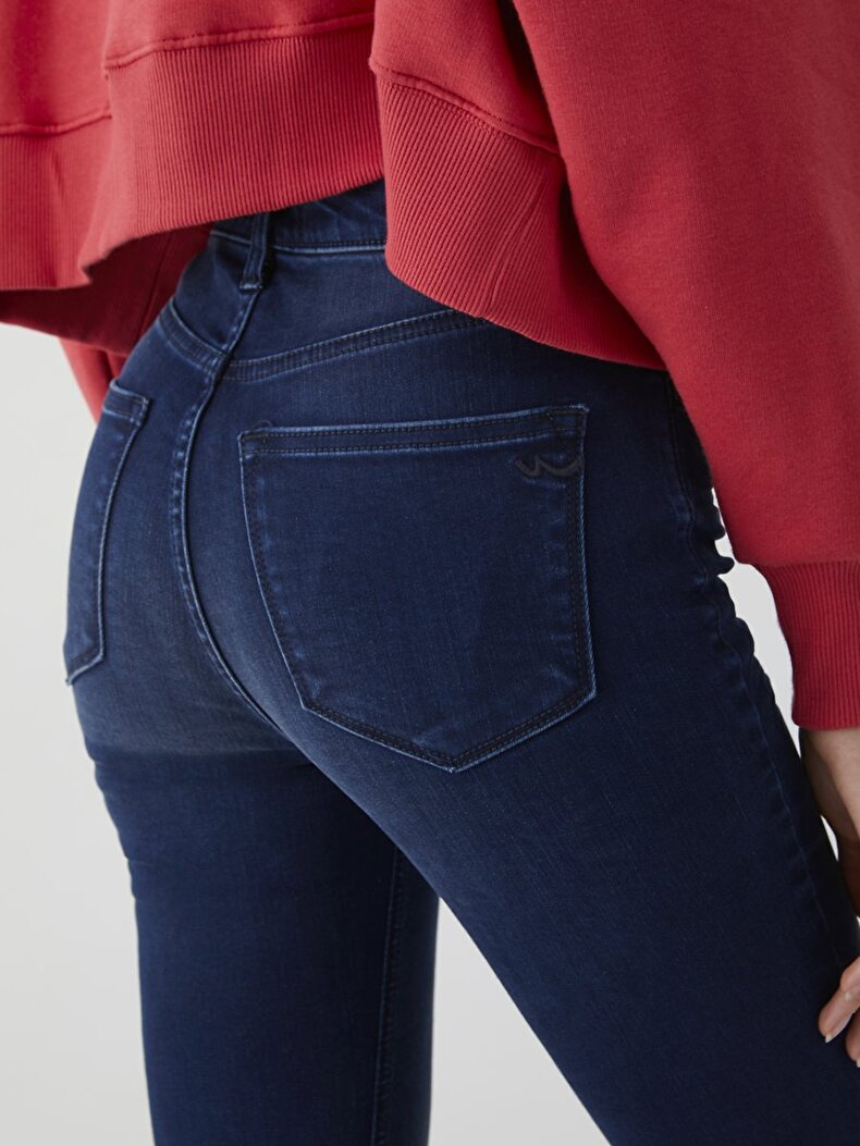 Amy X Hosen