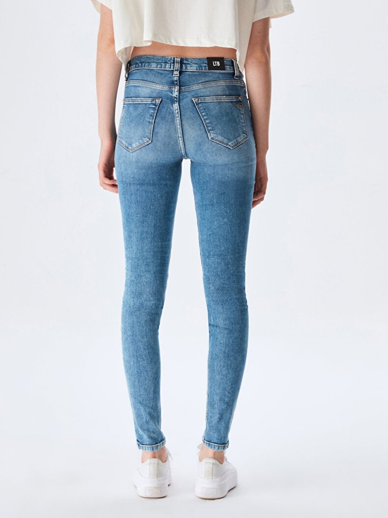 Amy X Hosen