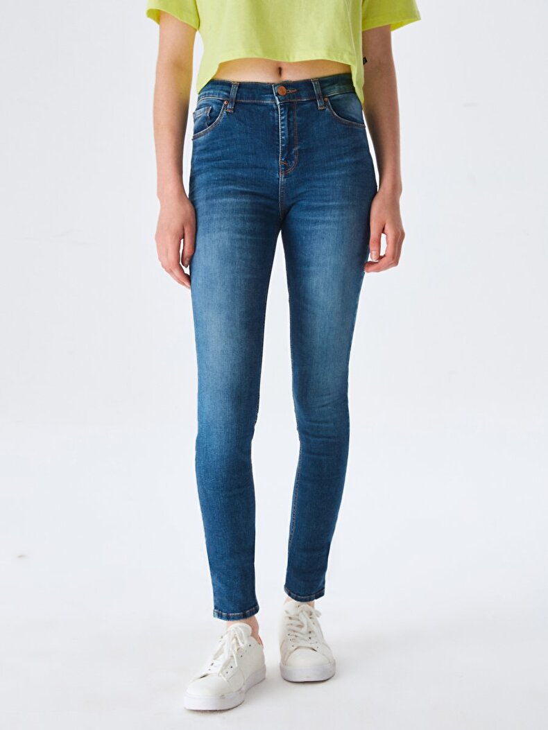 Amy X Hosen