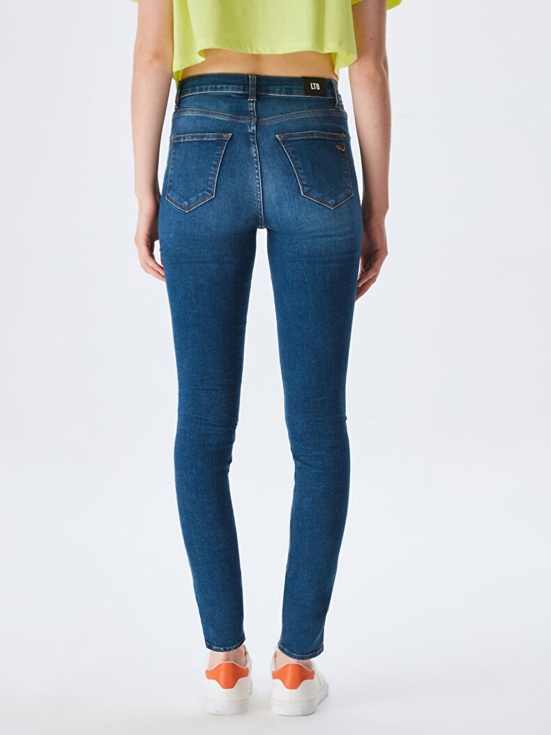 Amy X Hosen