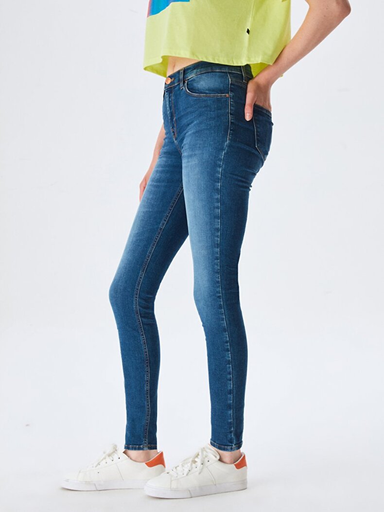 Amy X Hosen