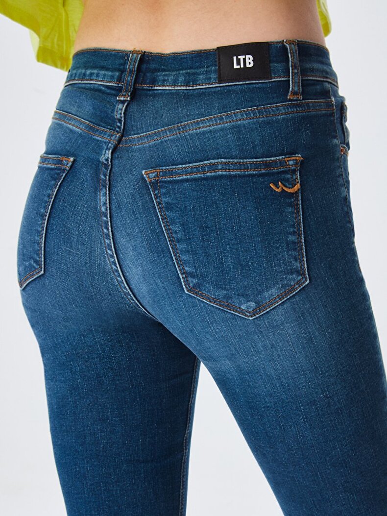 Amy X Hosen