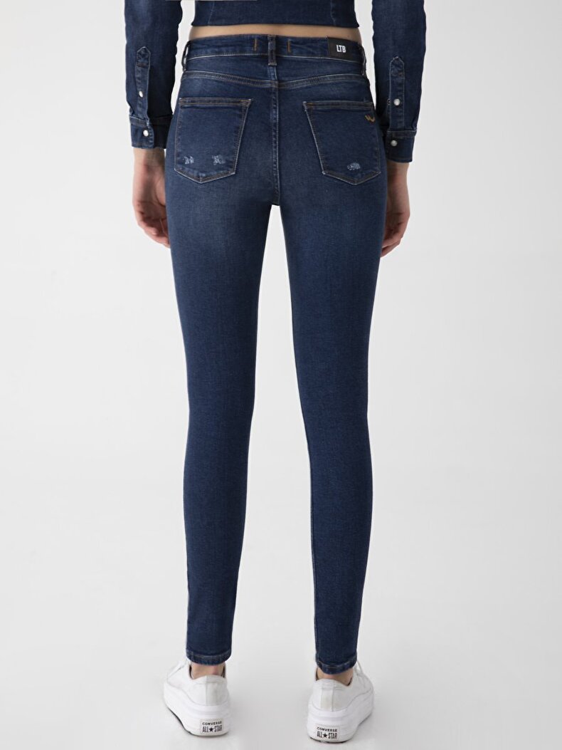 Amy X Hosen