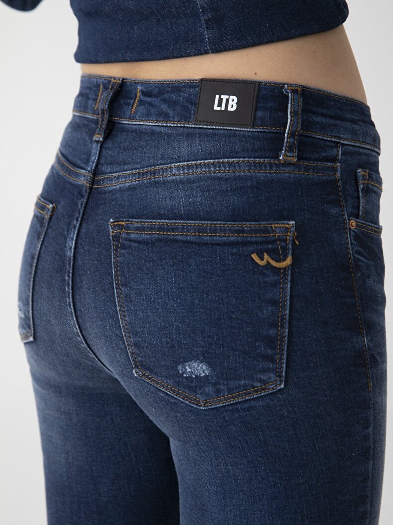 Amy X Hosen