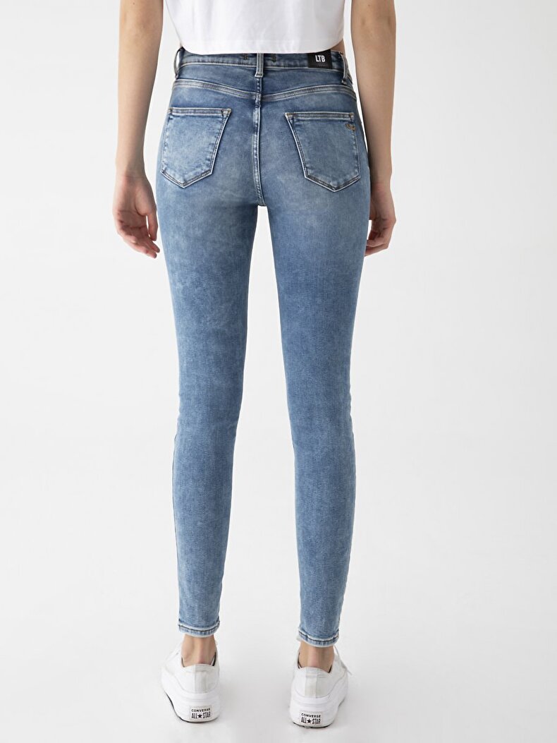 Amy X Hosen