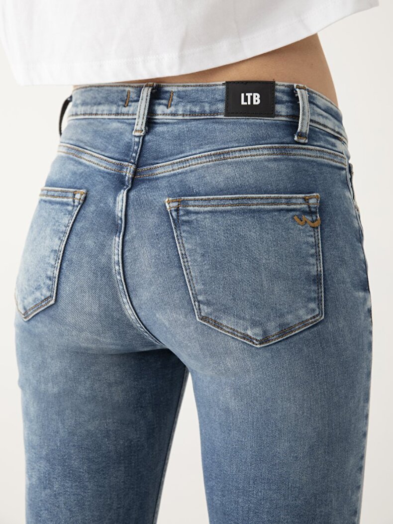 Amy X Hosen