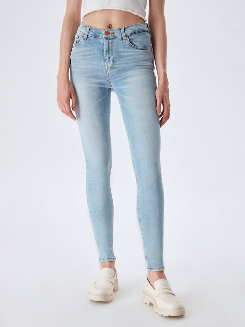 Amy X Hosen