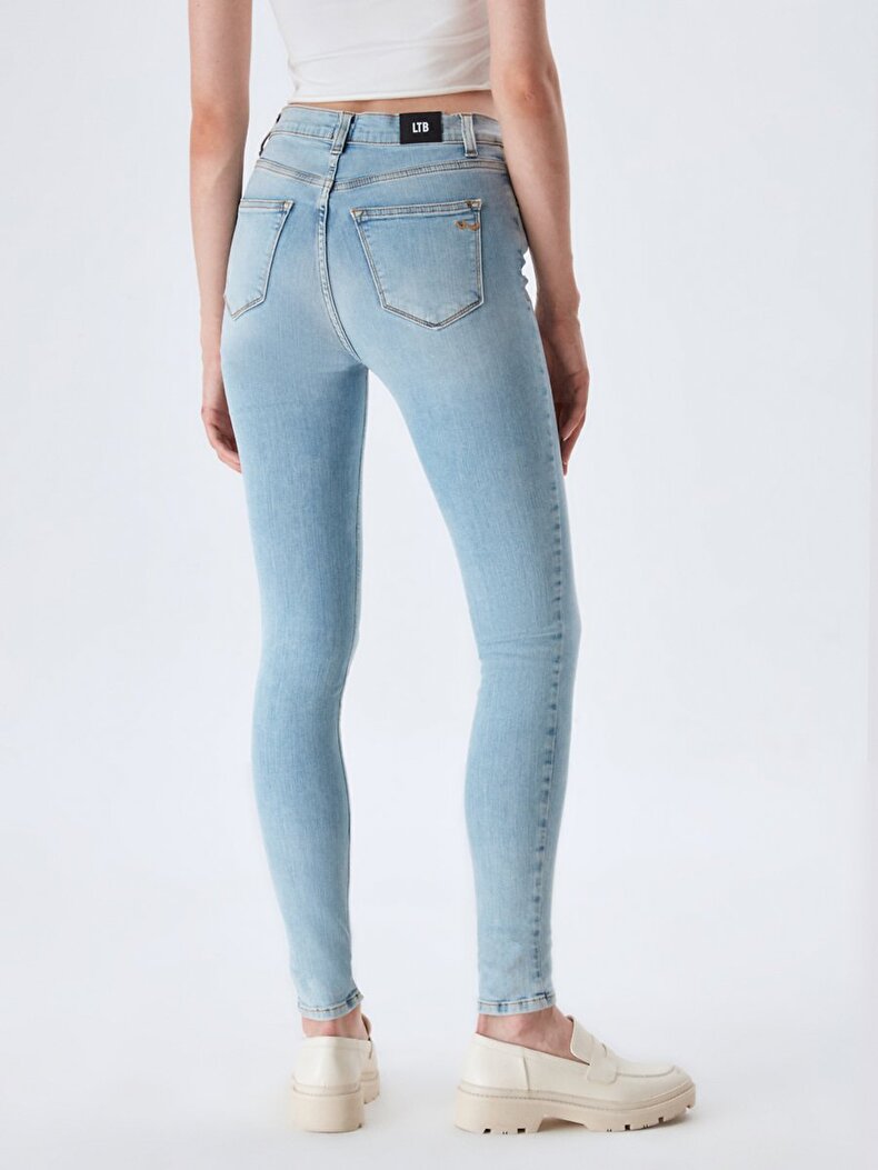 Amy X Hosen