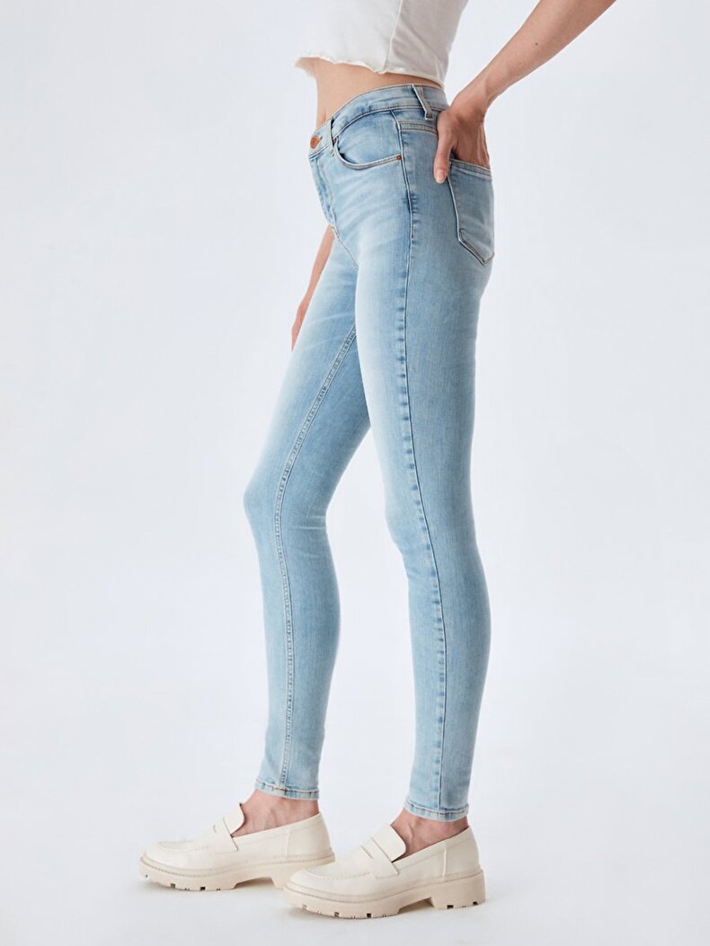 Amy X Hosen