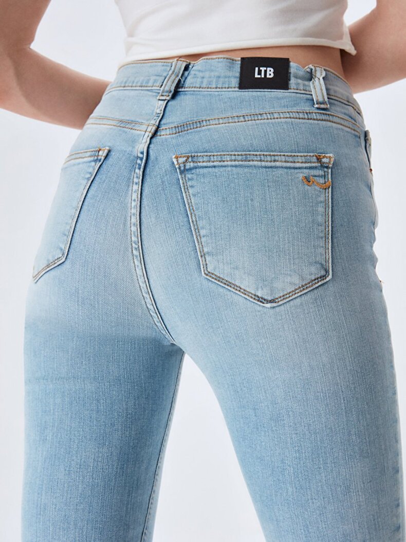 Amy X Hosen