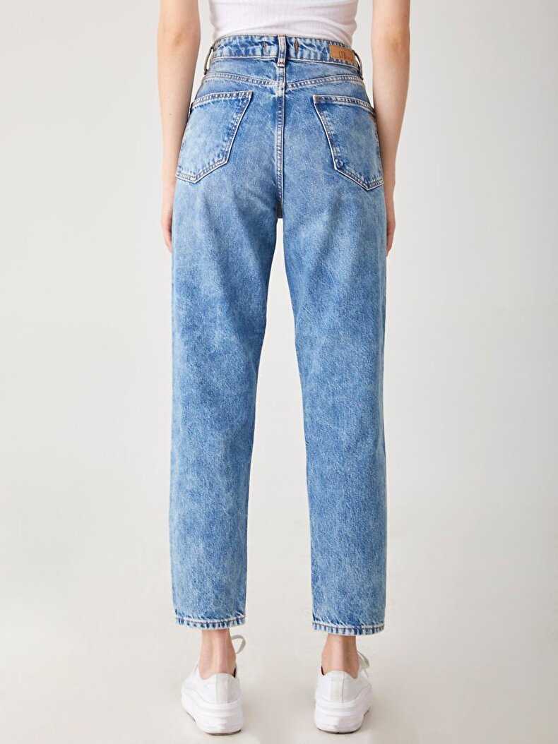 Maggie X Hosen