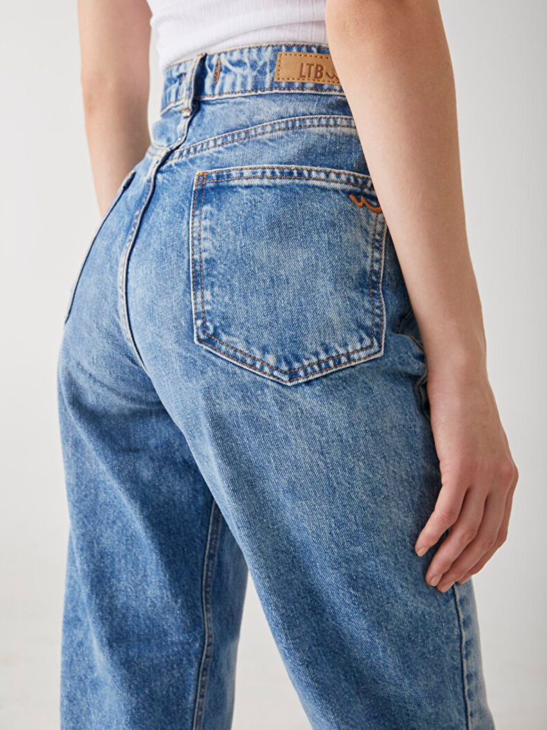Maggie X Hosen