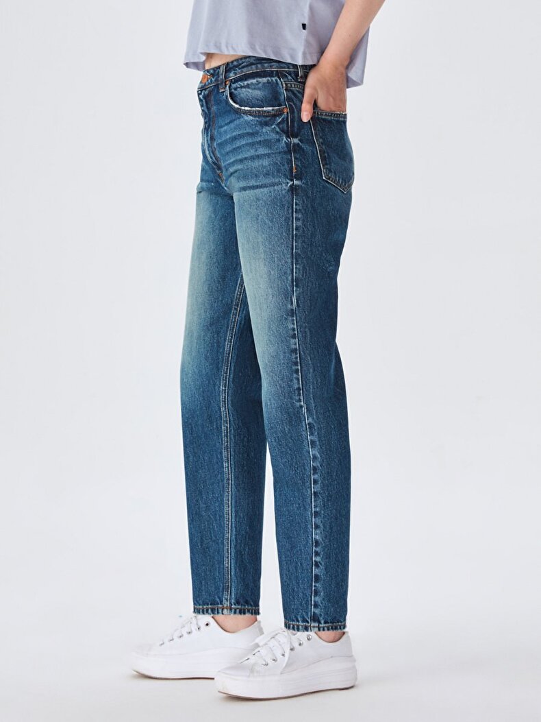 Maggie X Hosen
