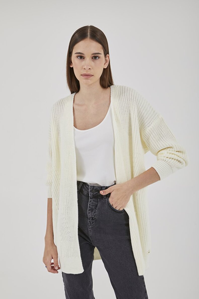 Knitted Weiss Strickjacke