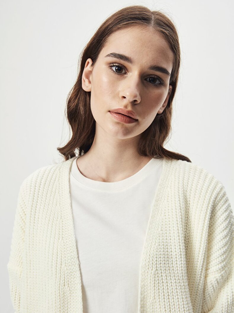 Knitted Weiss Strickjacke