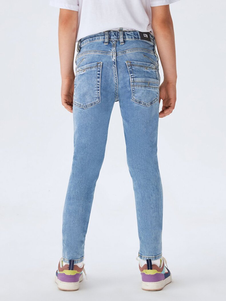 Cayle B Hosen