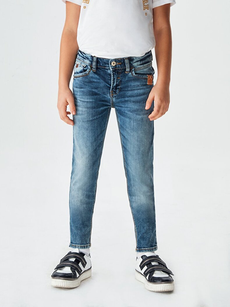 Cayle B Hosen
