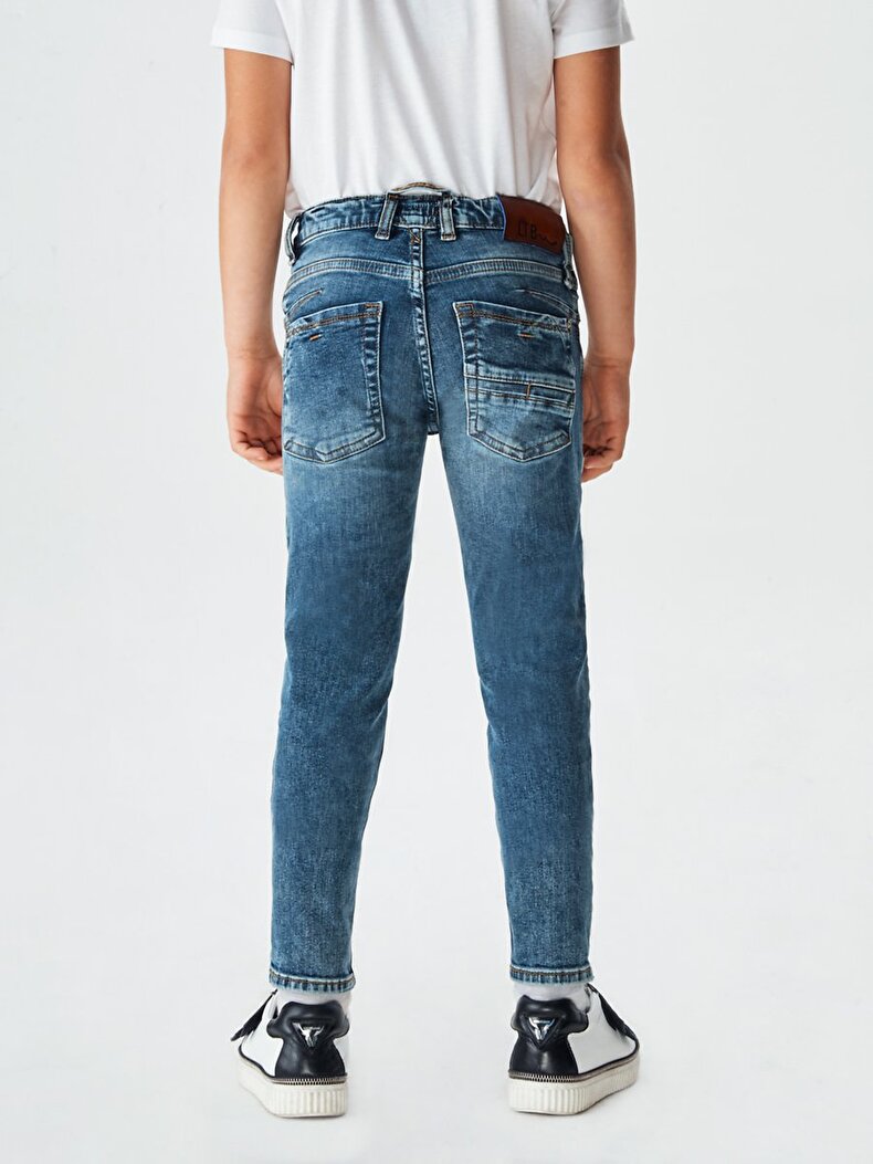 Cayle B Hosen