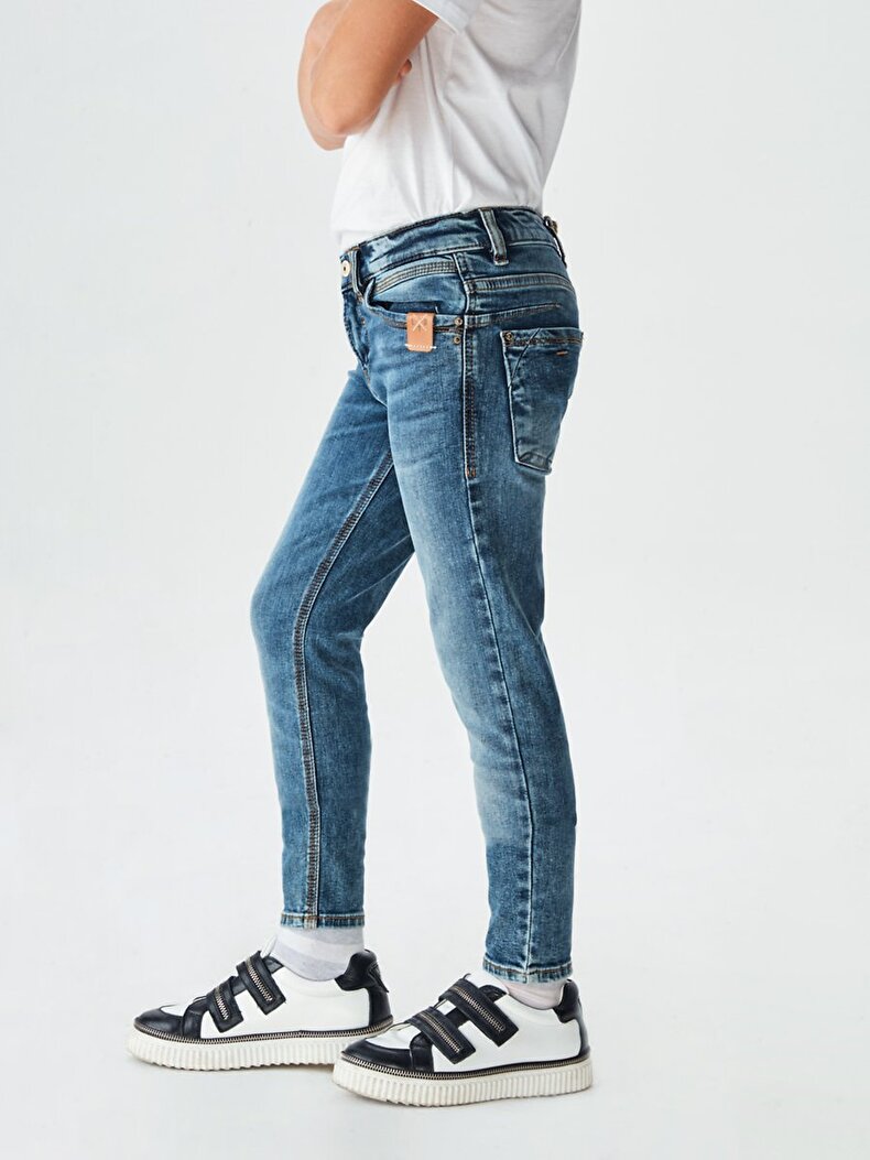Cayle B Hosen