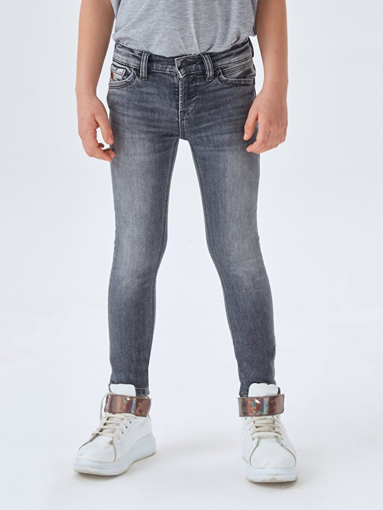Cayle B Hosen