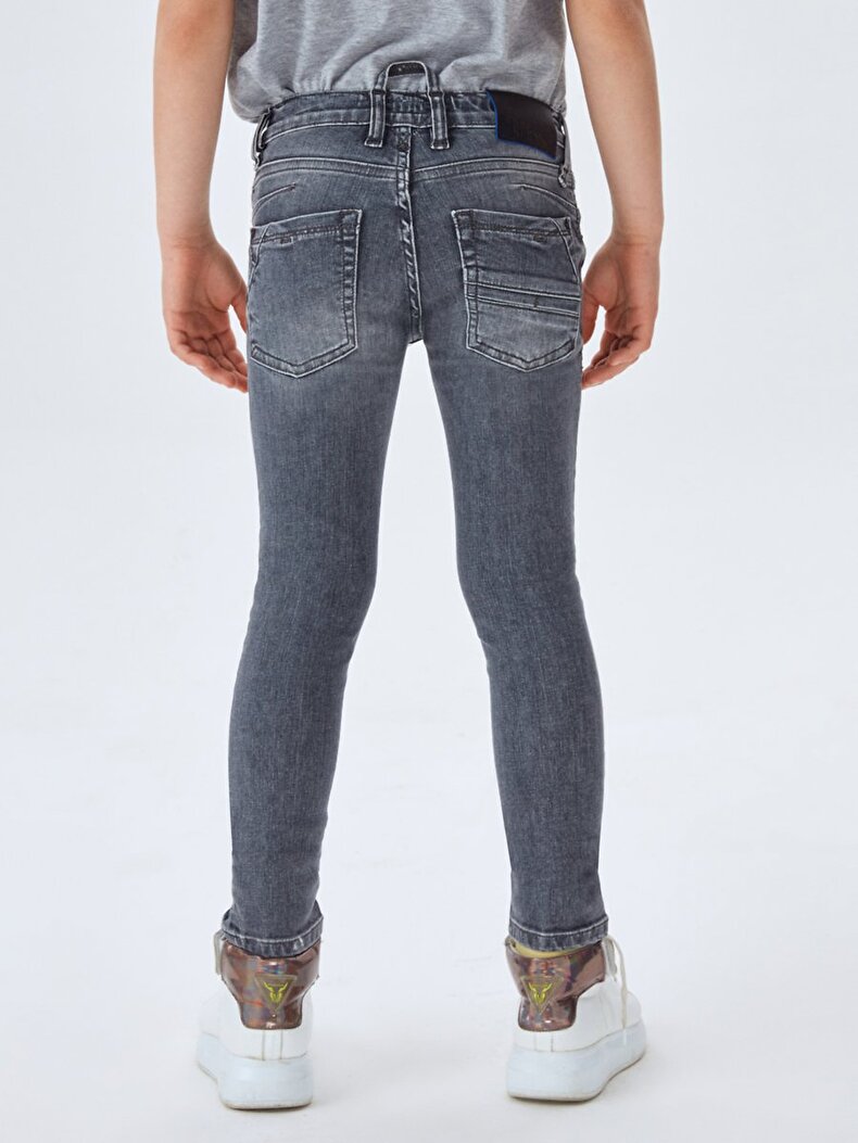 Cayle B Hosen