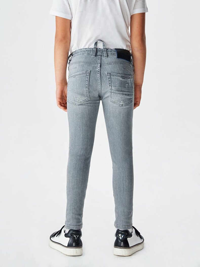 Cayle B Hosen