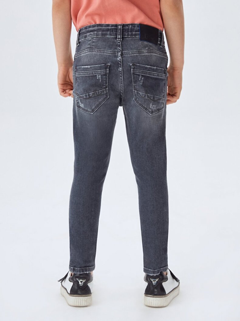 Rafiel B Hosen
