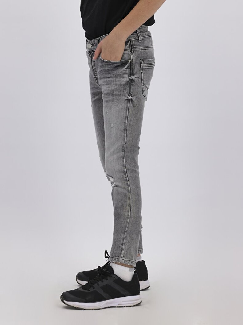 Rafiel B Hosen