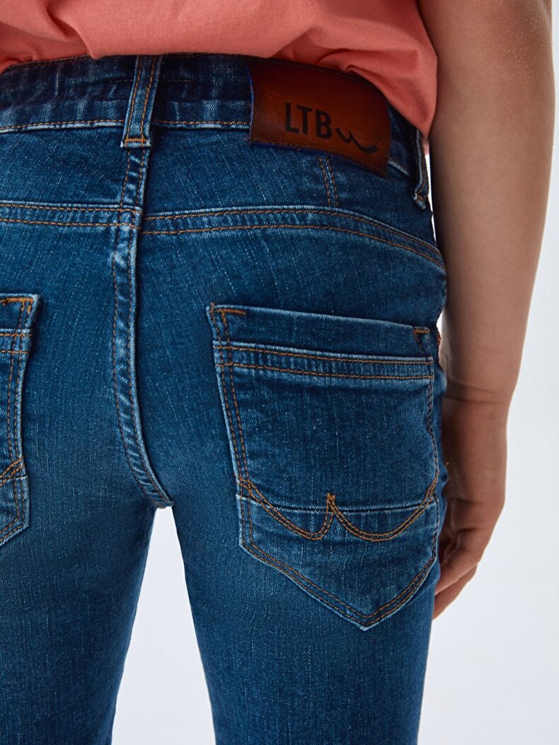 Rafiel B Hosen