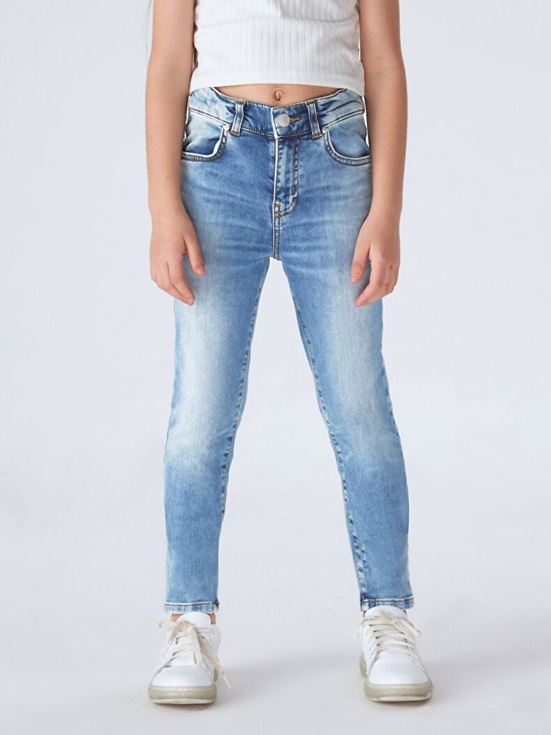 Lonia G Hosen