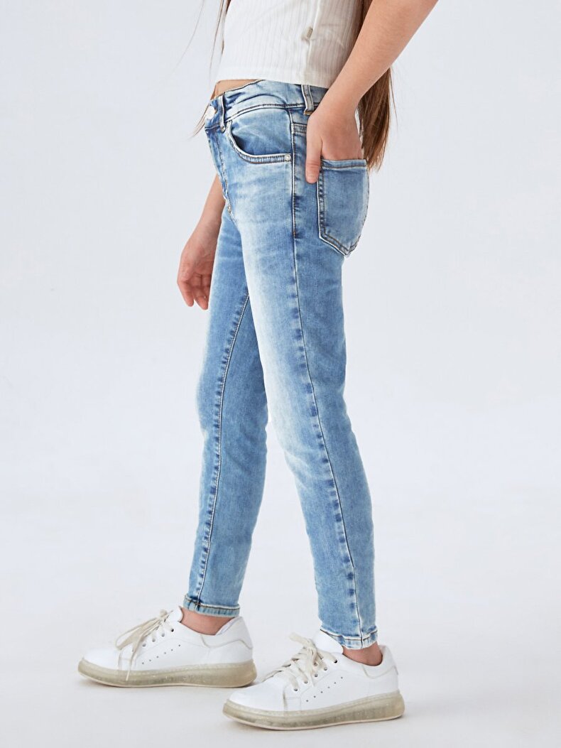 Lonia G Hosen