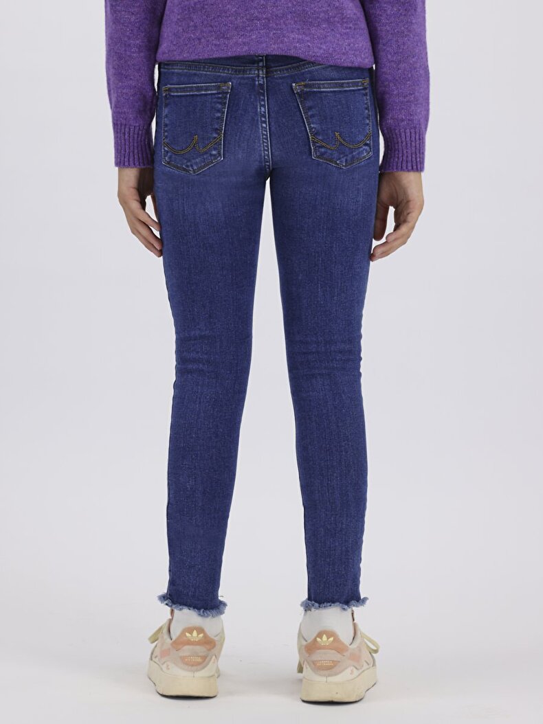 Amy G Hosen