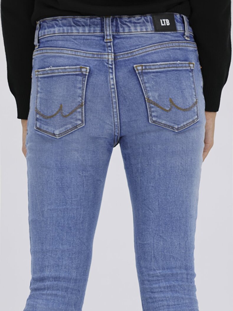 Amy G Hosen